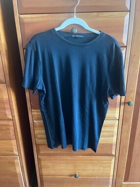 Robert Barakett short-sleeve black t-shirt. Size Large 100% Pima cotton